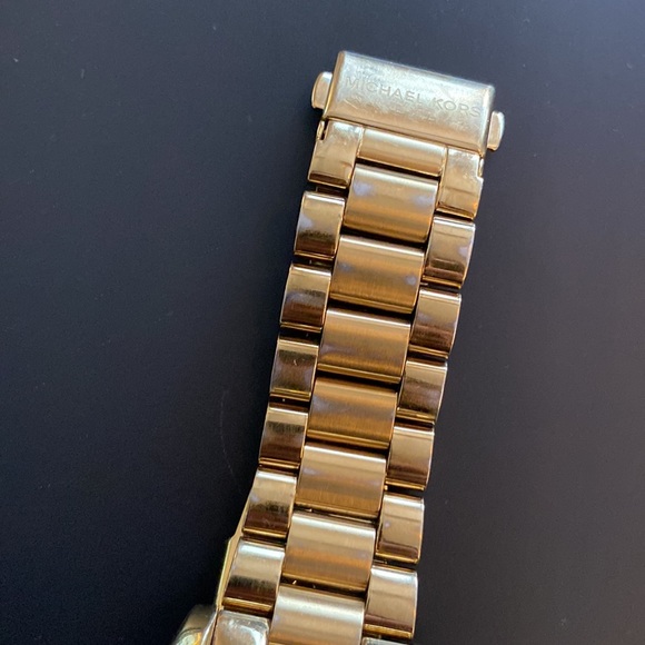 Michael Kors yellow gold chronograph watch - Picture 4 of 5